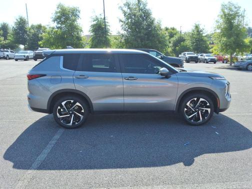 Mercury Gray Metallic 2022 Mitsubishi Outlander SE