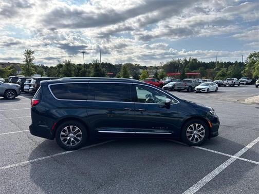 2022 Chrysler Pacifica L