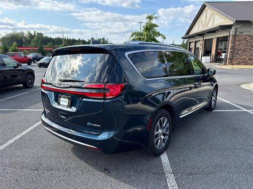 2022 Chrysler Pacifica L