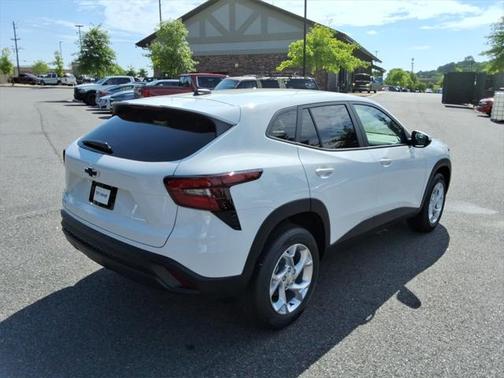 2025 Chevrolet Trax LS