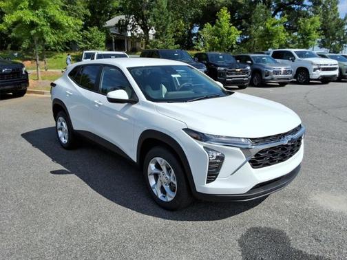 2025 Chevrolet Trax LS