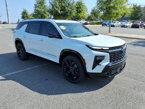 Polar White Tricoat 2026 Chevrolet Traverse RS