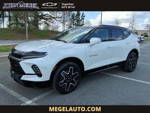 Iridescent Pearl Tricoat 2023 Chevrolet Blazer RS