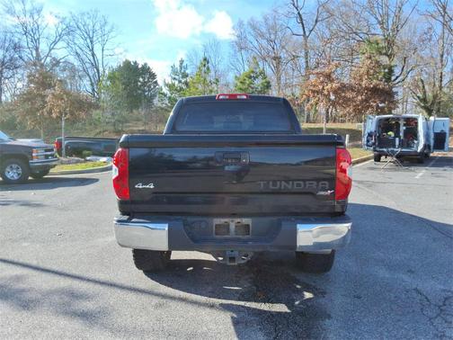2017 Toyota Tundra SR5