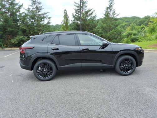 Mosaic Black Metallic 2026 Chevrolet Trax FWD ACTIV