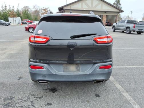 2016 Jeep Cherokee Altitude