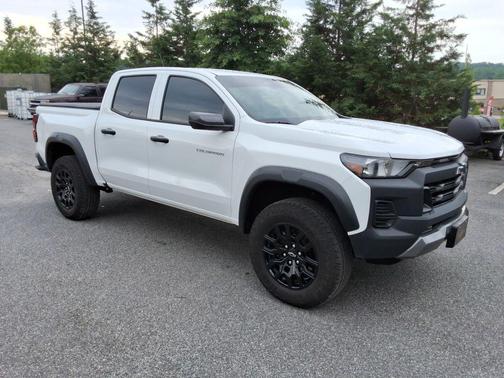 Summit White 2025 Chevrolet Colorado Trail Boss
