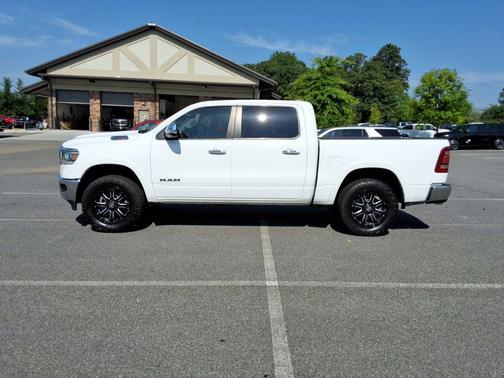 Bright White Clearcoat 2022 RAM 1500 Laramie