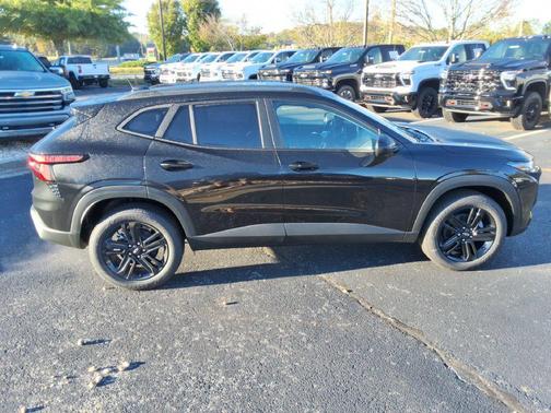 Mosaic Black Metallic 2026 Chevrolet Trax FWD ACTIV