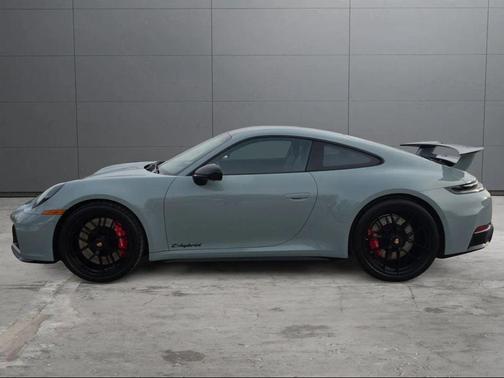 2025 Porsche 911 Carrera 4 GTS