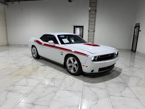 White 2016 Dodge Challenger R/T