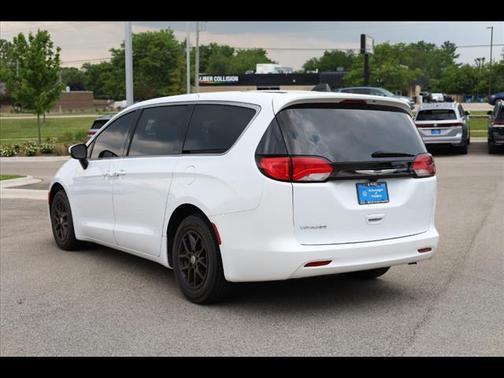 2023 Chrysler Voyager LX