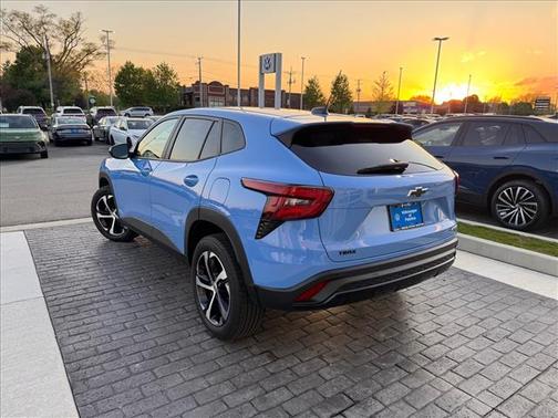 Fountain Blue 2024 Chevrolet Trax FWD 1RS