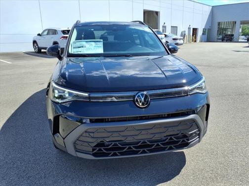 2025 Volkswagen Taos SE BLACK 4MOTION