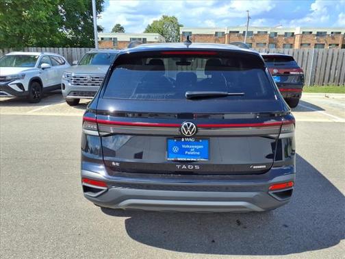 2025 Volkswagen Taos SE BLACK 4MOTION