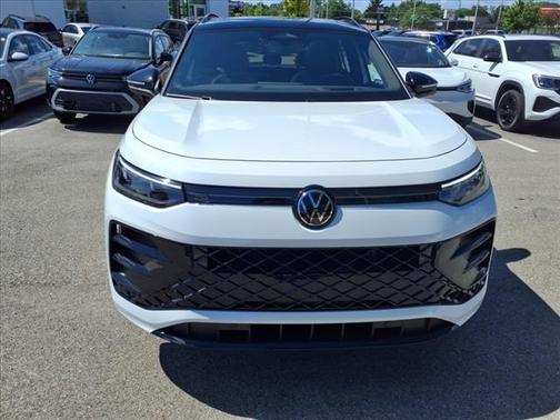 2025 Volkswagen Tiguan 2.0T SE R-Line Black 4MOTION