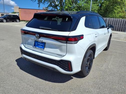2025 Volkswagen Tiguan 2.0T SE R-Line Black 4MOTION