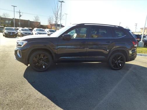 2025 Volkswagen Atlas 2.0T SE w/Technology 4MOTION