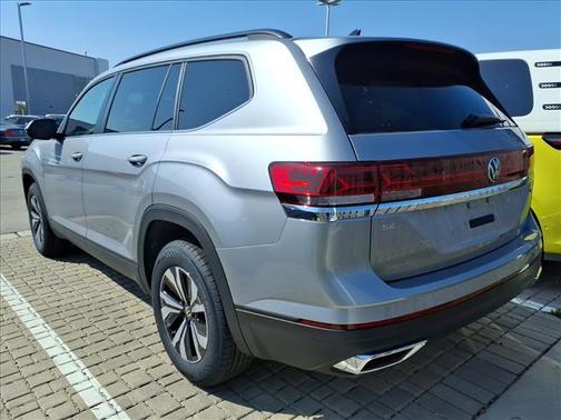 silver mist metallic 2026 Volkswagen Atlas 2.0T SE
