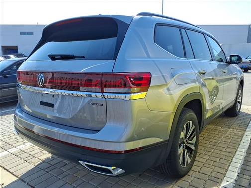 silver mist metallic 2026 Volkswagen Atlas 2.0T SE
