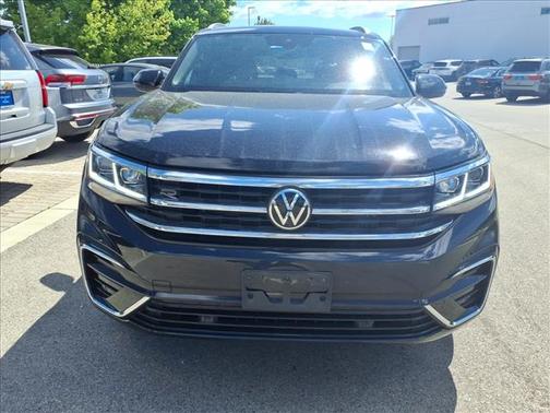 Deep Black Pearl 2021 Volkswagen Atlas Cross Sport 3.6L V6 SEL R-Line