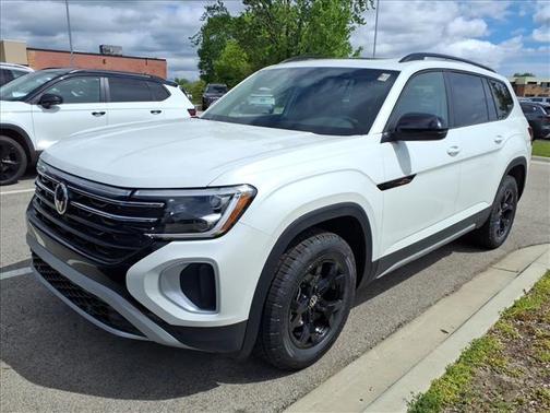 opal white pearl 2026 Volkswagen Atlas Peak Edition