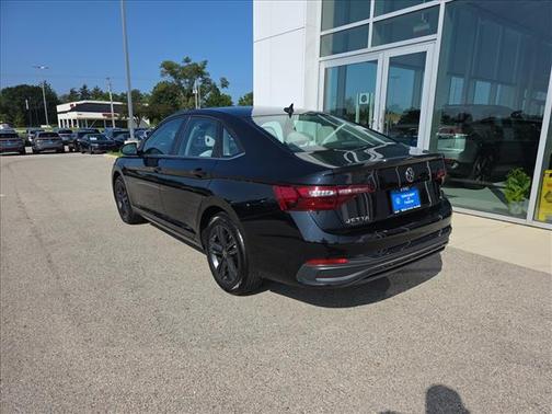 Deep Black Pearl Effect 2023 Volkswagen Jetta 1.5T SE