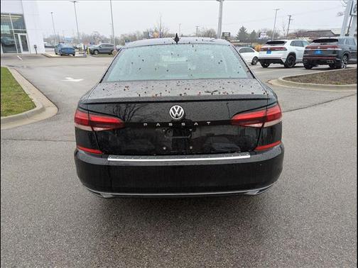 Deep Black Pearl Effect 2021 Volkswagen Passat 2.0T SE
