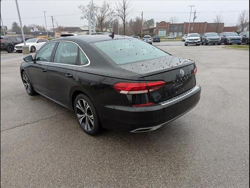 Deep Black Pearl Effect 2021 Volkswagen Passat 2.0T SE