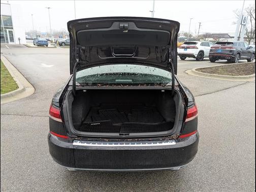 Deep Black Pearl Effect 2021 Volkswagen Passat 2.0T SE