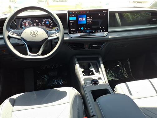 deep black pearl 2026 Volkswagen Tiguan 2.0T SE