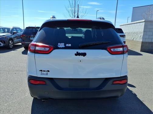 2016 Jeep Cherokee Sport