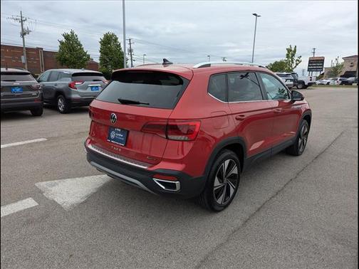 Kings Red Metallic 2024 Volkswagen Taos 1.5T SE