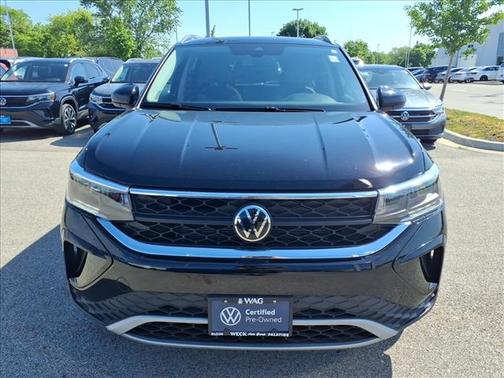 Deep Black Pearl Effect 2023 Volkswagen Taos 1.5T SE