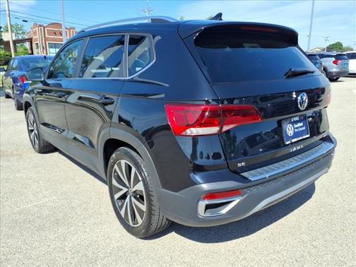 Deep Black Pearl Effect 2023 Volkswagen Taos 1.5T SE