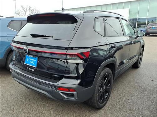 2026 Volkswagen Taos SE Black