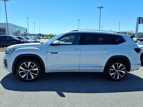 Opal White Pearl 2024 Volkswagen Atlas 2.0T SEL Premium R-Line 4MOTION