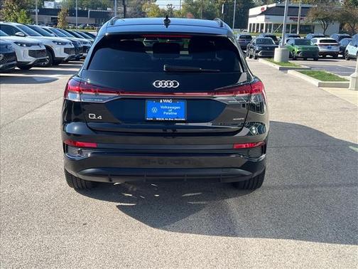 Glacier White Metallic 2023 Audi Q5 40 Premium