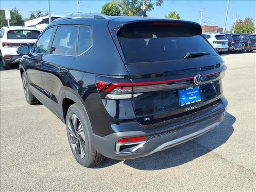 2025 Volkswagen Taos SE 4MOTION