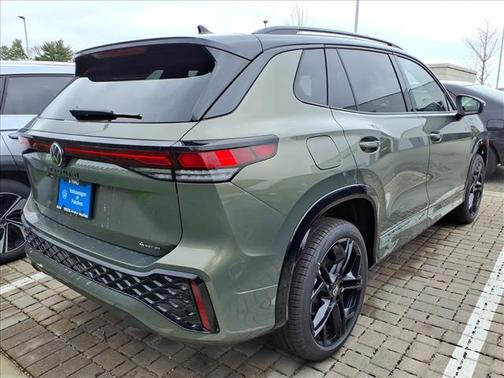 Avocado Green W/Black Ro 2026 Volkswagen Tiguan 2.0T SE R-Line Black 4MOTION