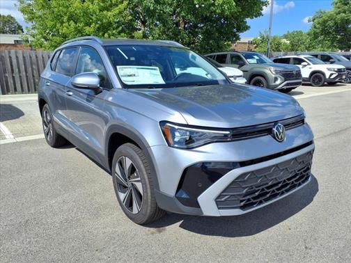 2025 Volkswagen Taos SE 4MOTION