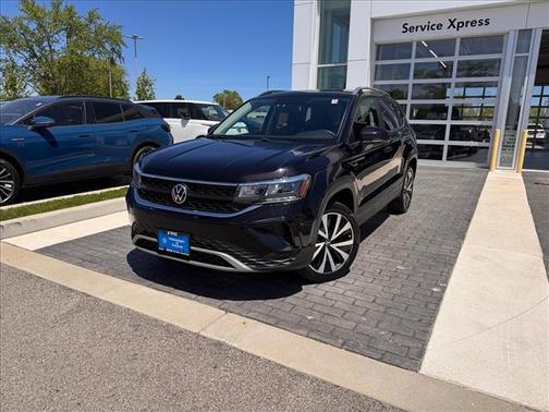 Deep Black Pearl 2022 Volkswagen Taos 1.5T SE