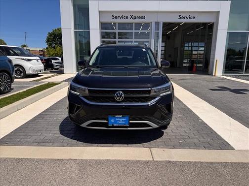 Deep Black Pearl 2022 Volkswagen Taos 1.5T SE