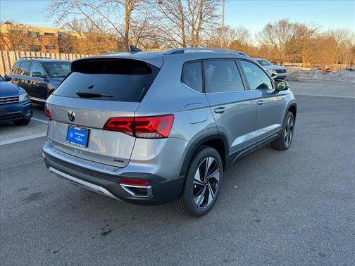2024 Volkswagen Taos SE 4Motion