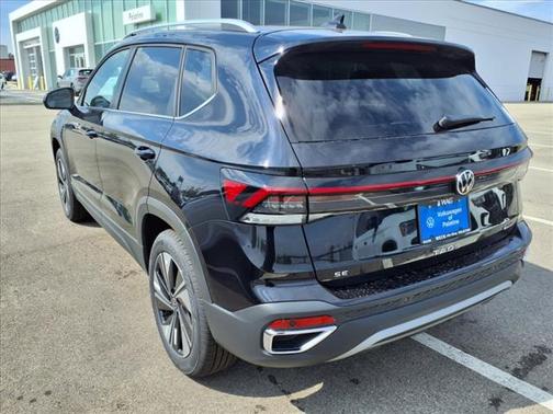 2025 Volkswagen Taos SE 4MOTION