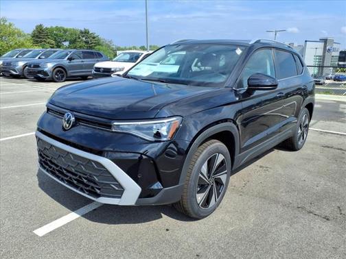 2025 Volkswagen Taos SE 4MOTION