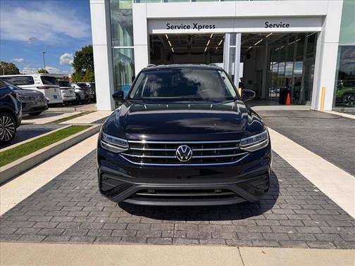 Deep Black Pearl 2023 Volkswagen Tiguan 2.0T SE 4MOTION