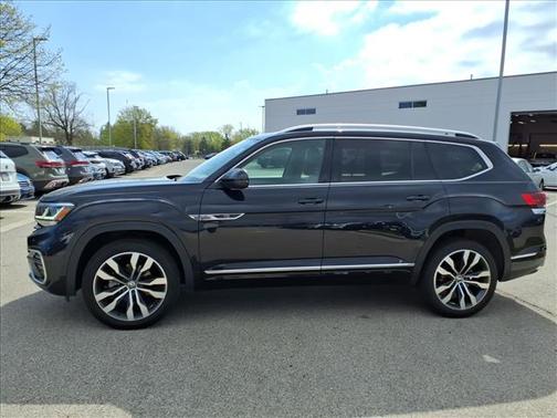 Deep Black Pearl 2023 Volkswagen Atlas 3.6L SEL Premium