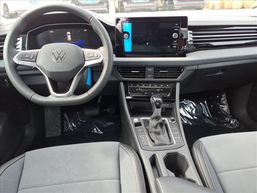 Platinum Gray Metallic 2026 Volkswagen Jetta 1.4T SE