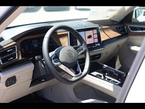 2025 Volkswagen Atlas 2.0T SE w/Technology 4MOTION